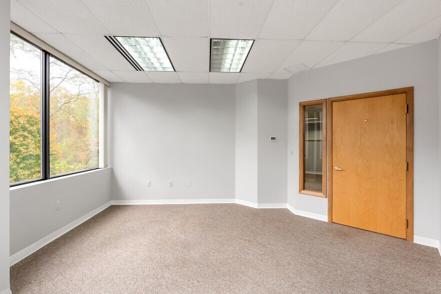 More Photos Of 72 Queen St, Southington Office For Lease