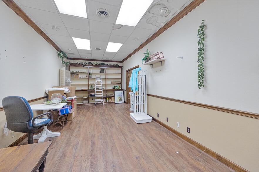 More Photos Of 120 N Main St, De Soto Storefront Retail Residential For Sale