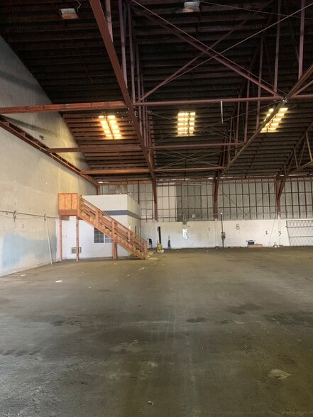 More Photos Of 2010 E Tyler Ave, Fresno Warehouse For Sale