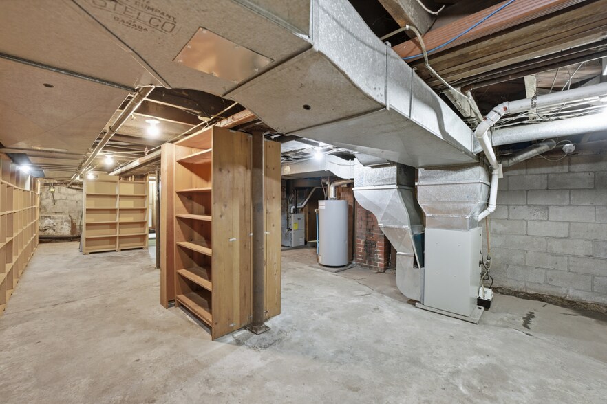 More Photos Of 29 Jarvis St, Fort Erie Office For Sale