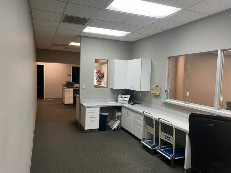 More Photos Of 100 N Constitution Dr, Yorktown Office For Sale