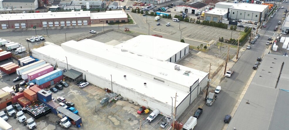 More Photos Of 328 Thomas St, Newark Warehouse For Lease