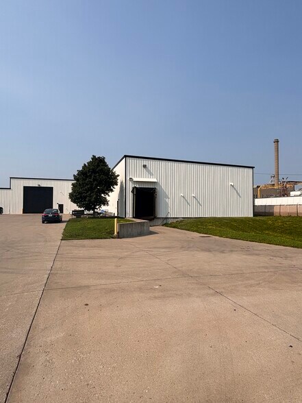 More Photos Of 1800 Hull Ave, Des Moines Manufacturing For Lease