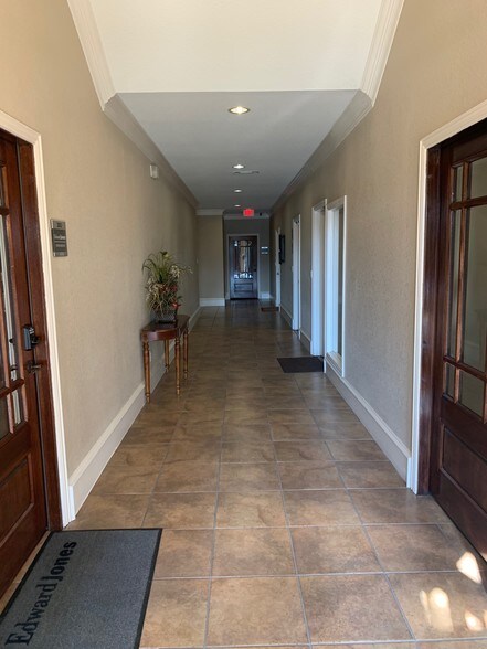 More Photos Of 875 Straus Rd, Cedar Hill Office For Lease