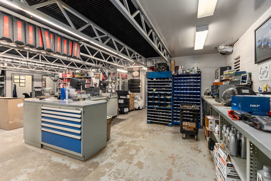 More Photos Of 68 Great Northern Rd, Sault Ste. Marie Auto Dealership For Sale