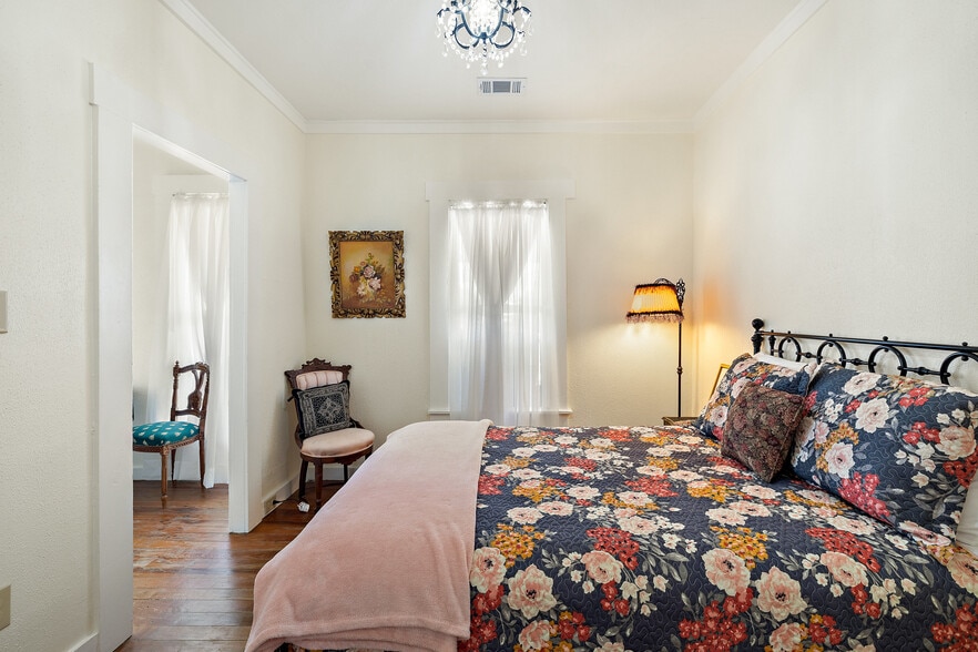 More Photos Of 201 Nugent Ave ave, Johnson City Hotel For Sale