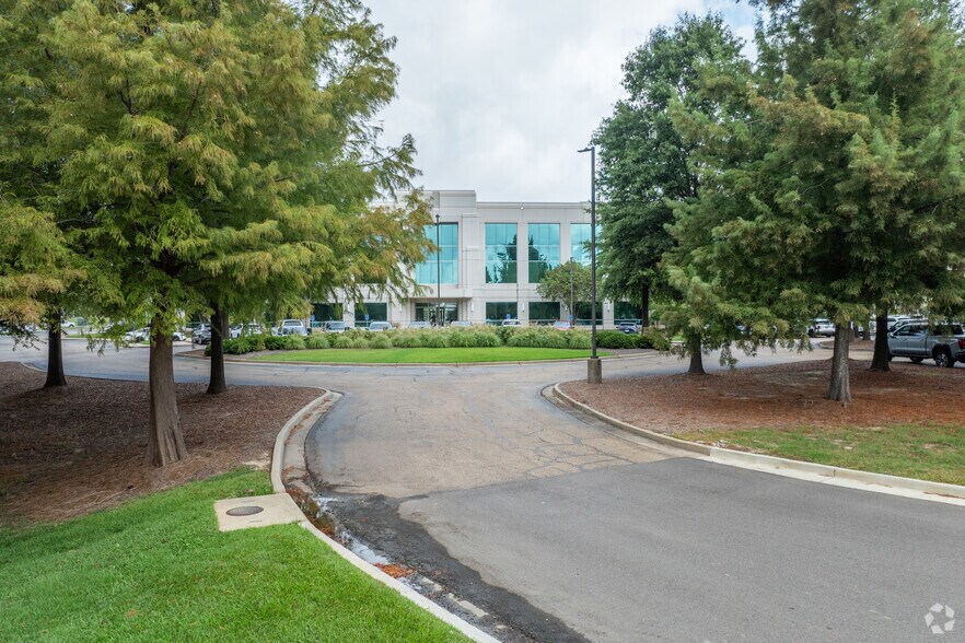 More Photos Of 1076 Highland Colony Pky, Ridgeland Office For Lease