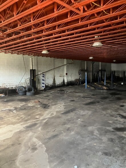 More Photos Of 842-844 Island Ave, McKees Rocks Warehouse For Sale
