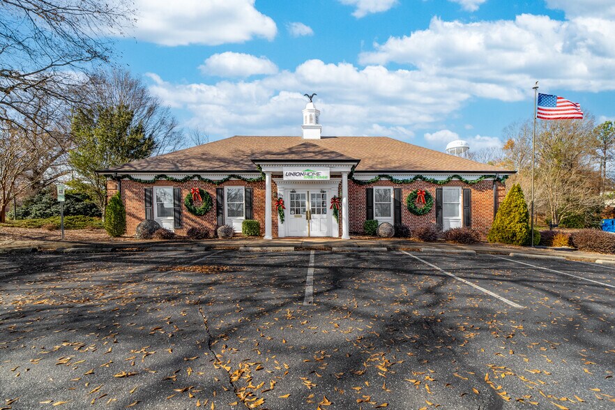 More Photos Of 824 S Dekalb St, Shelby Medical For Sale