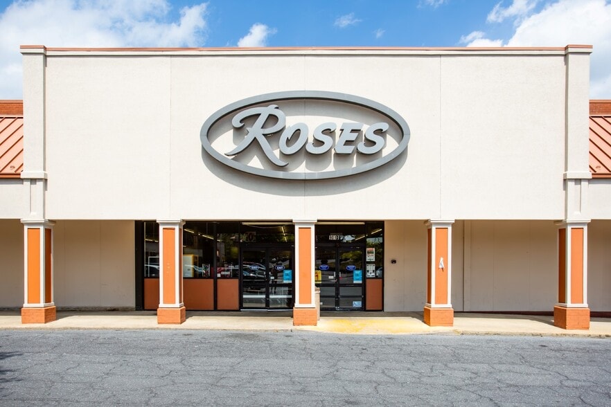 More Photos Of 801-901 W Broad St, Waynesboro Unknown For Lease