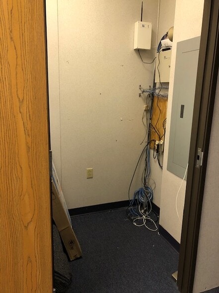 More Photos Of 1036-1062 Corporate Ln, Export Storefront Retail Office For Lease