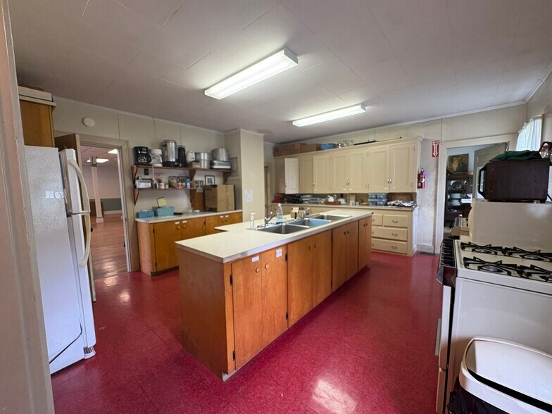 More Photos Of 88 Main St, Buxton Office Residential For Sale