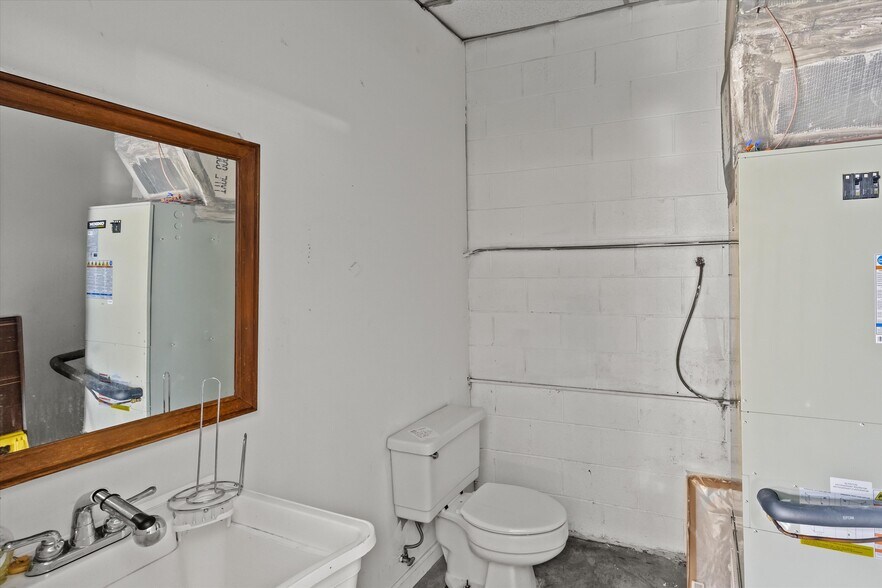 More Photos Of 2845 Western Ave, Knoxville Auto Repair For Sale