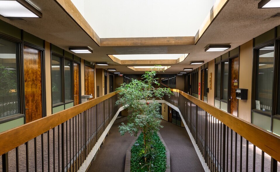 More Photos Of 9100 S Sepulveda Blvd, Los Angeles Office For Lease