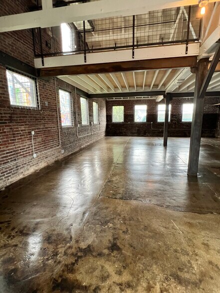 More Photos Of 4 Foundy St, Asheville Office For Lease