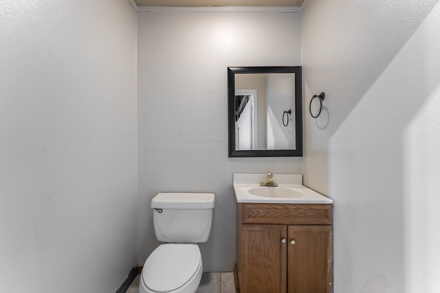 More Photos Of 160 Oldham Dr, Bella Vista Light Distribution For Sale