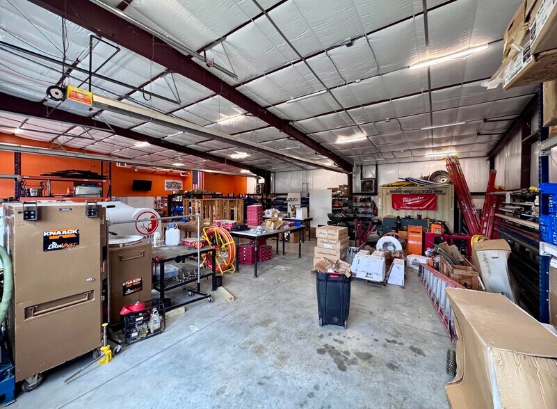 More Photos Of 1009 W 2nd St, Taylor Flex For Sale