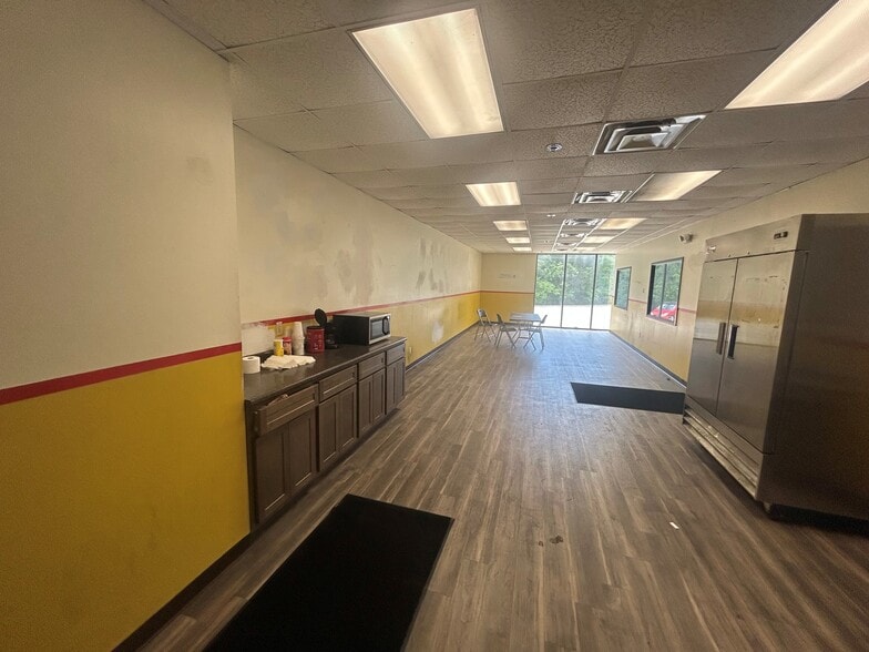 More Photos Of 11401-11445 Moog Dr, Saint Louis Distribution For Lease