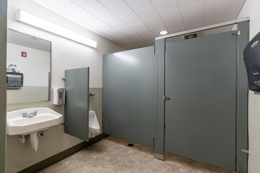 More Photos Of 2645 N 17th St, Coos Bay Medical For Sale