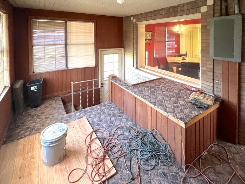 More Photos Of 621 E Broadway St, Altus Office Residential For Sale