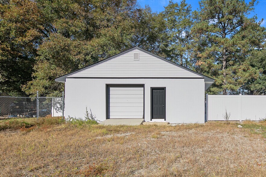 More Photos Of 1500 Gillespie St, Fayetteville Office For Lease