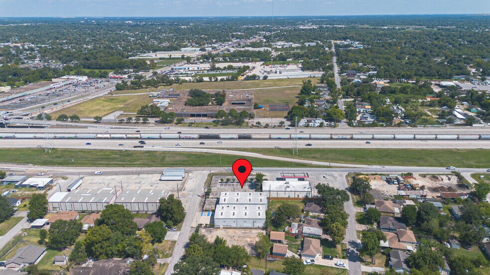 More Photos Of 918 Oak Glen Dr, Houston Industrial For Lease