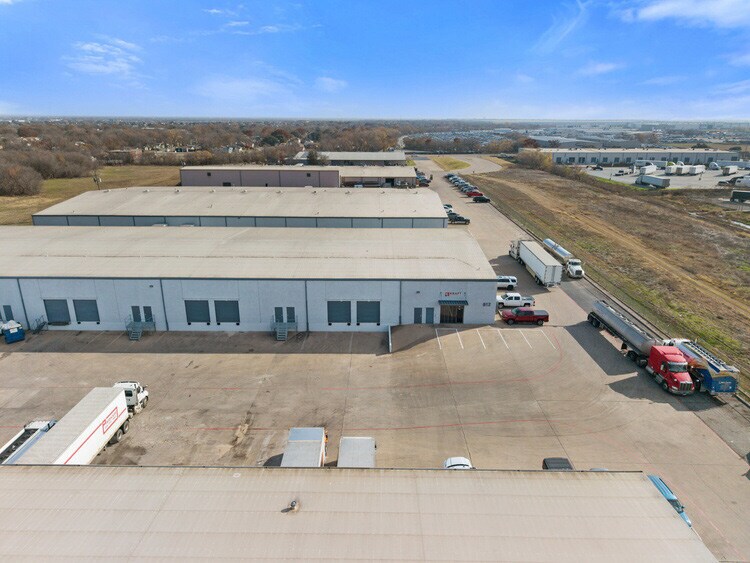 More Photos Of 812-814 Blue Mound Rd, Saginaw Warehouse For Lease