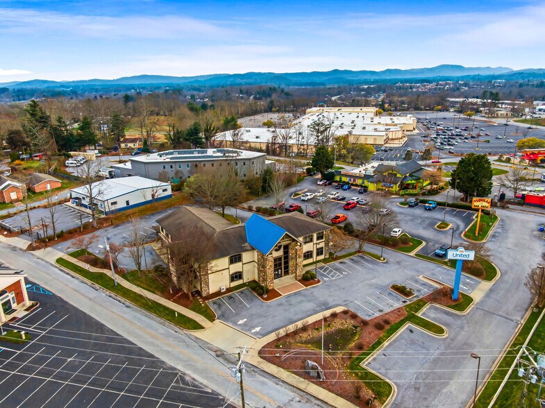 More Photos Of 101 Jack St, Hendersonville Bank For Sale