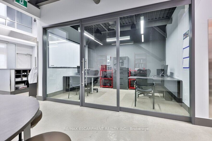 More Photos Of 1225 Queensway E, Mississauga Industrial For Sale