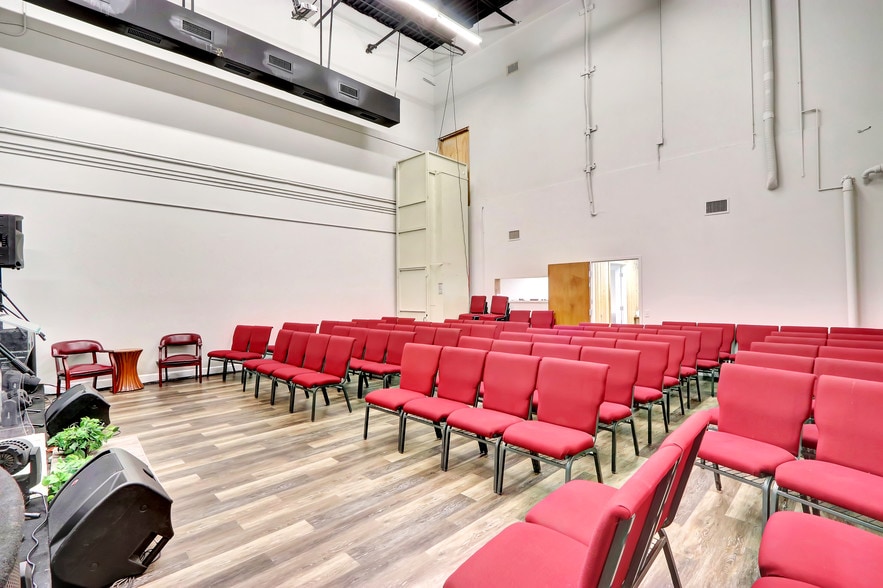 More Photos Of 4050 Westgate Ave, West Palm Beach Showroom For Lease