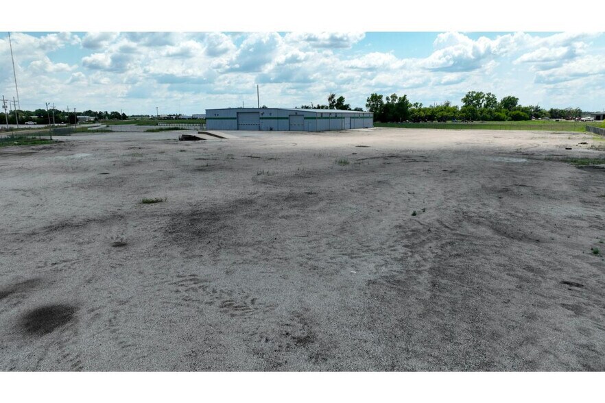 More Photos Of SE 241 SE 10 Ave, Great Bend Warehouse For Sale