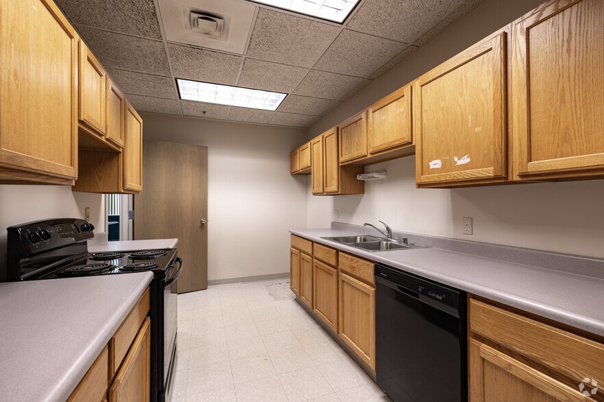 More Photos Of 651 Perimeter Dr, Lexington Office For Lease