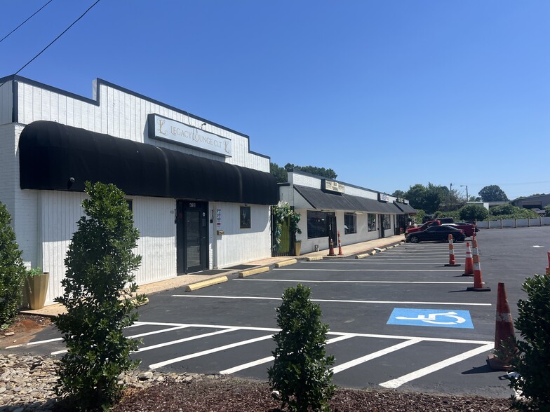 More Photos Of 4701 N Tryon St, Charlotte Unknown For Lease