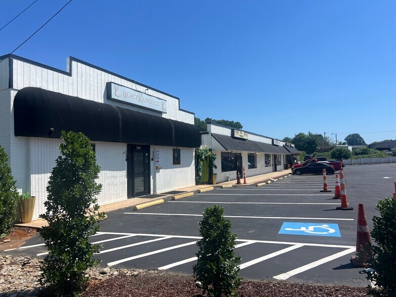 More Photos Of 4701 N Tryon St, Charlotte Unknown For Lease