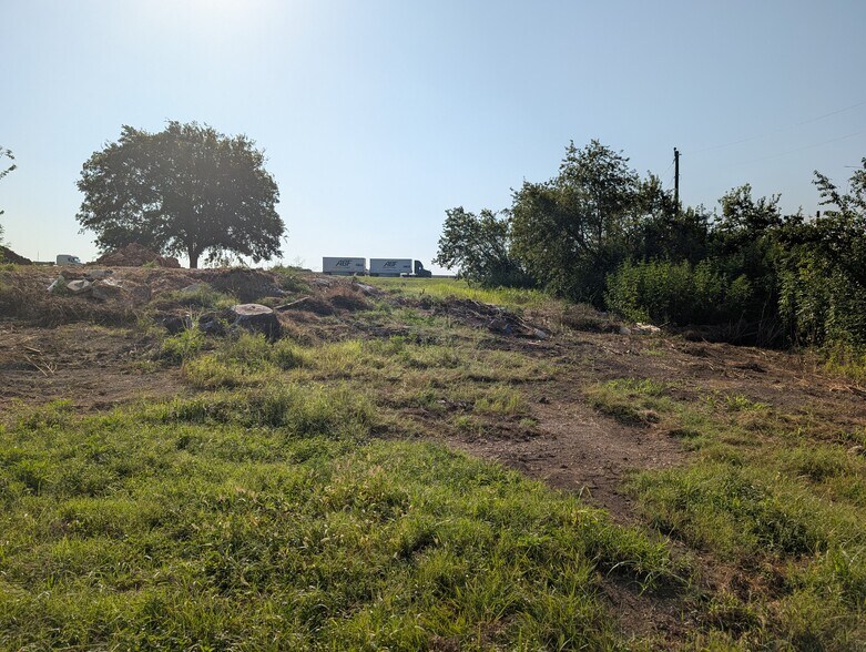 More Photos Of 16870 S Interstate 35, Bruceville Land For Sale