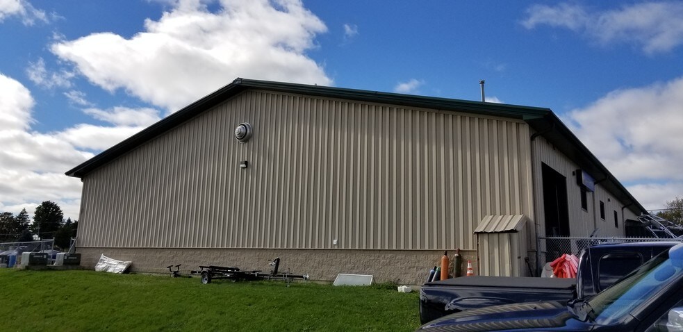 More Photos Of 2101 Route 176, Prairie Grove Showroom For Sale