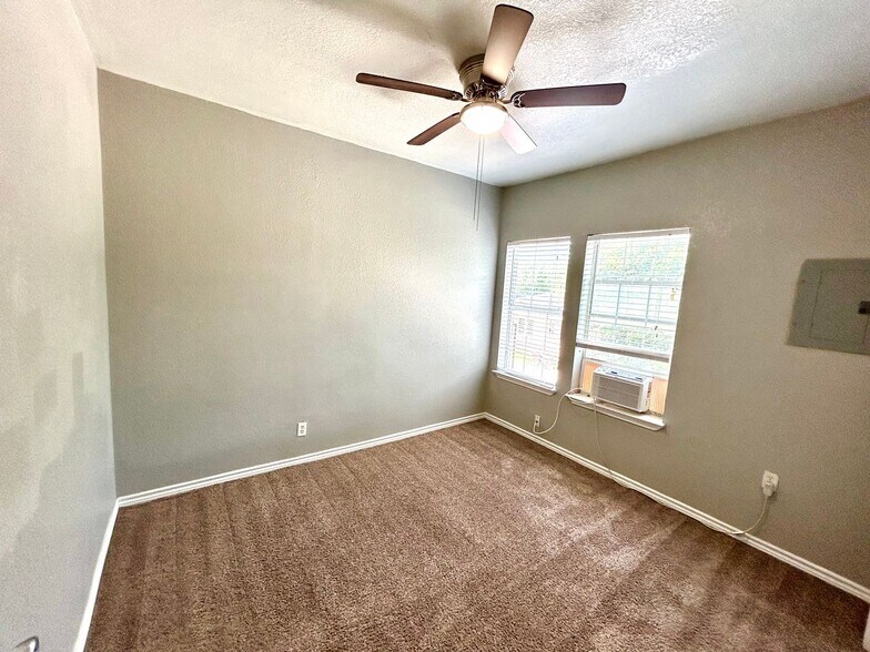 More Photos Of 1409 W Woodlawn Ave, San Antonio Apartments For Sale