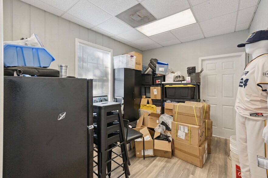 More Photos Of 320 S Tubb St, Oakland Warehouse For Sale