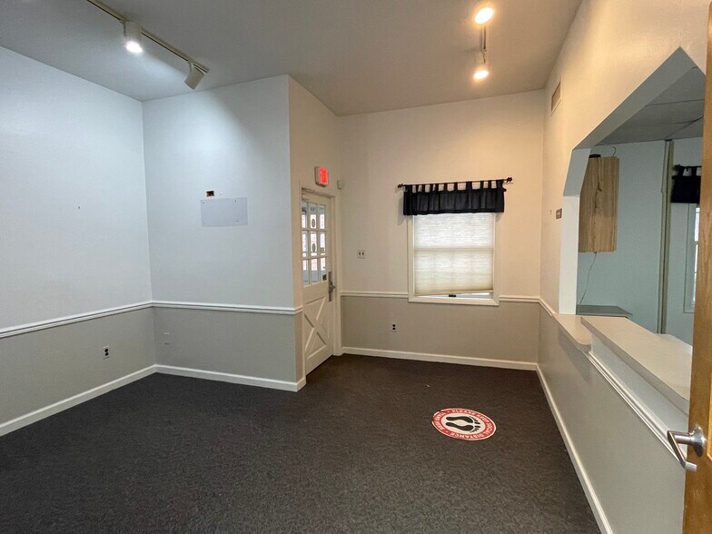 More Photos Of 11325 Pembrooke Sq, Waldorf Medical For Sale