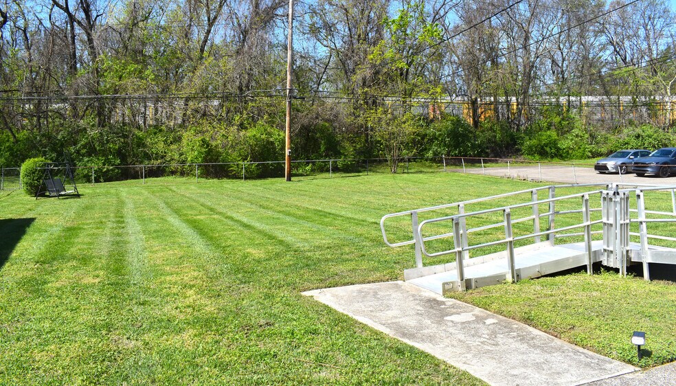 More Photos Of 2929 Berry Hill Dr, Nashville Office For Lease