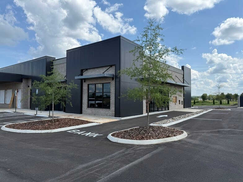 More Photos Of 750 Lovers Ln, Bowling Green General Retail For Lease
