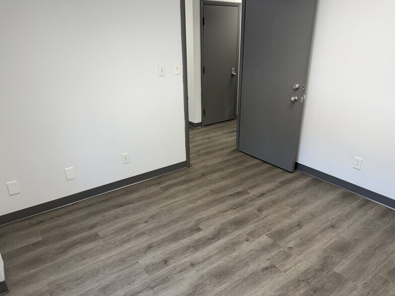 More Photos Of 3505 Cooper Dr, Elkhart Warehouse For Sale