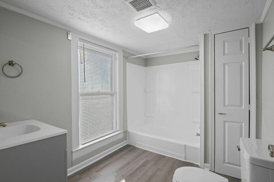 More Photos Of 301 S Magnolia St, Maryville Multifamily For Sale