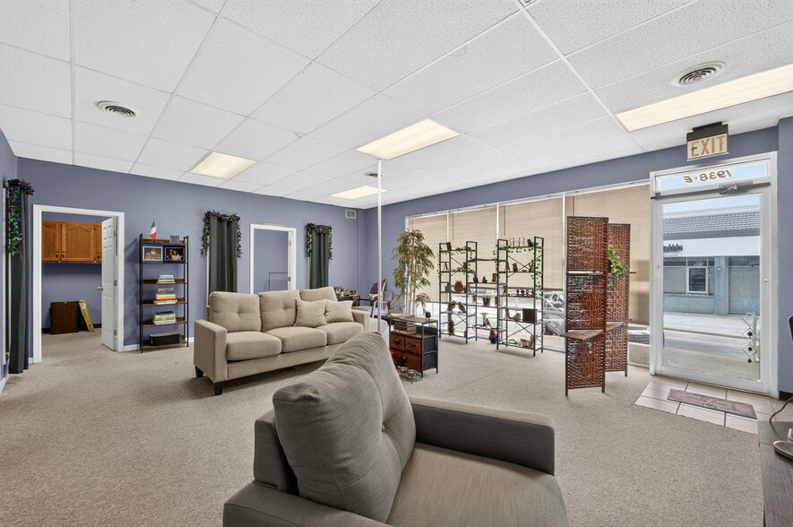 More Photos Of 1938 S Glenstone Ave, Springfield General Retail For Sale