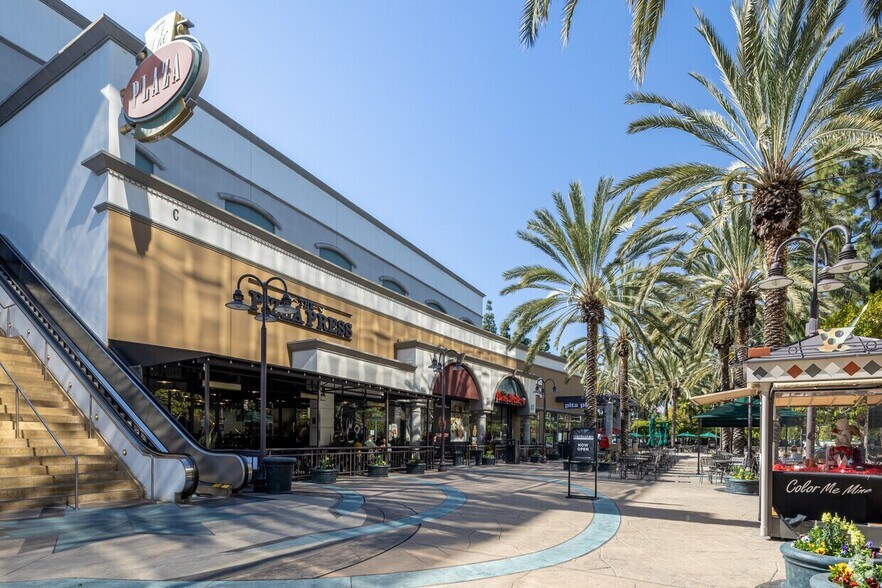 More Photos Of 949 S Coast Dr, Costa Mesa Office For Lease