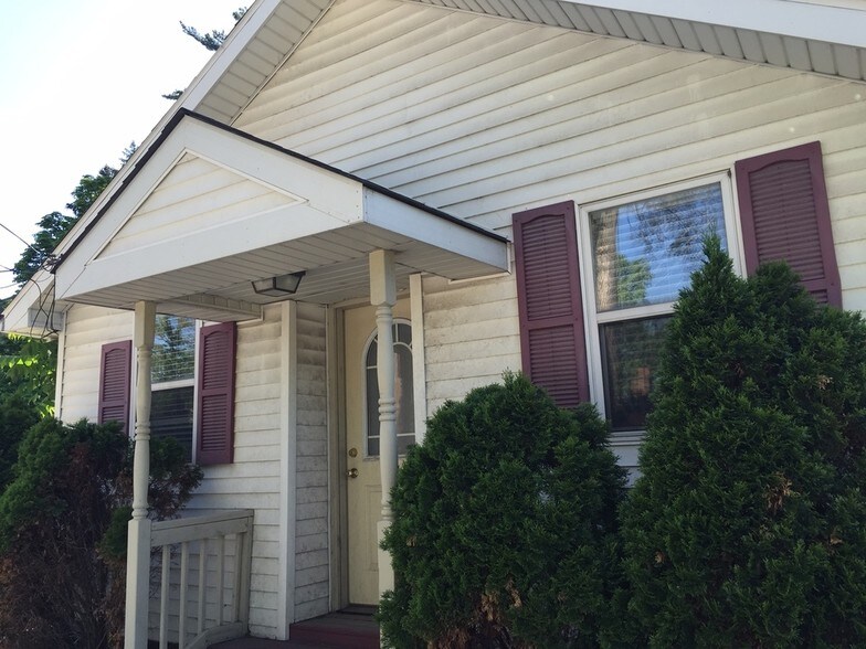 More Photos Of 1292 Main St, Crete Storefront Retail Residential For Lease