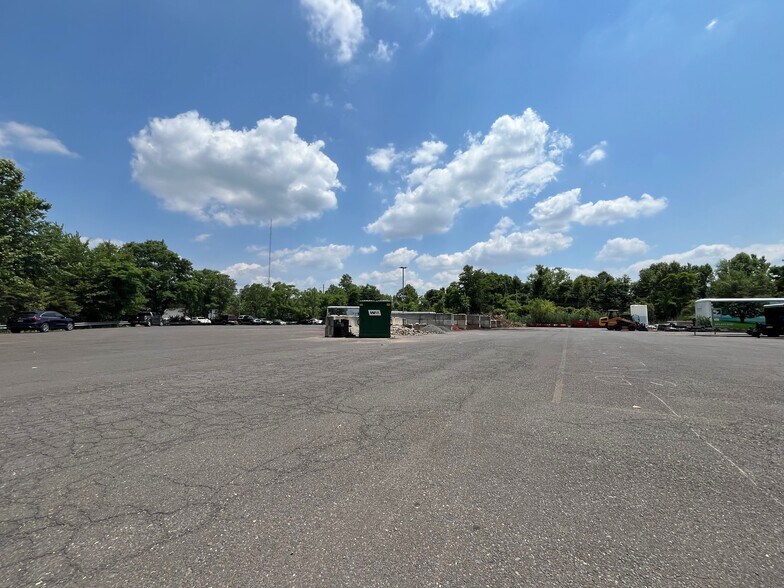 More Photos Of 78 Cabot Blvd E, Langhorne Light Manufacturing For Lease