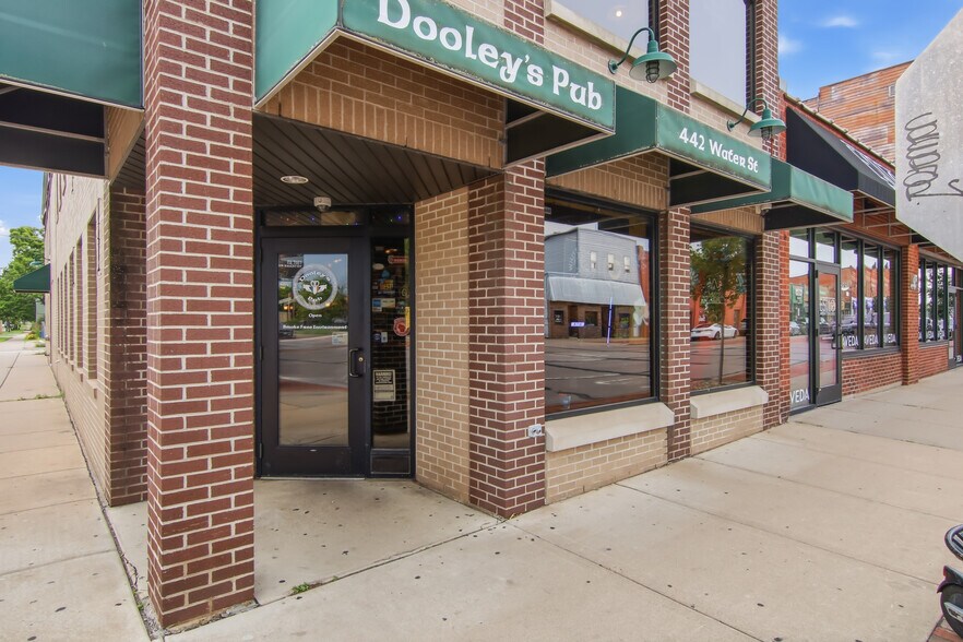More Photos Of 442 Water St, Eau Claire Bar For Sale
