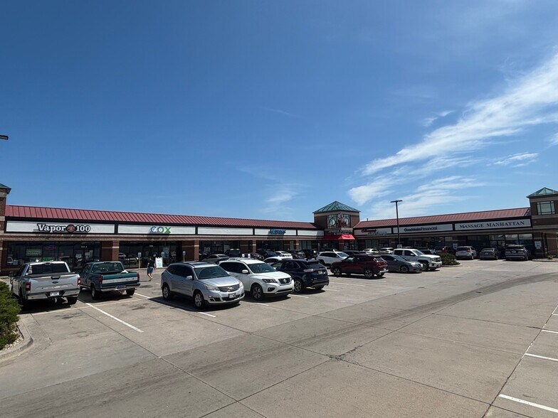 More Photos Of 900 Hayes Dr, Manhattan Storefront For Lease