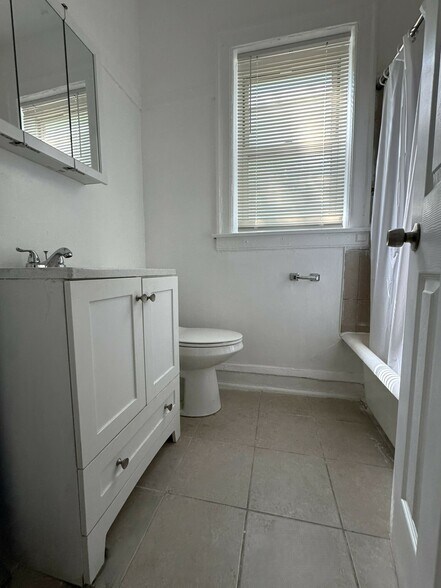 More Photos Of 6957 S Michigan Ave, Chicago Apartments For Sale